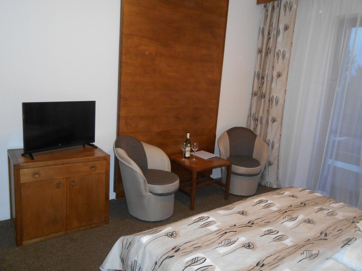 Hotel Bitov Luaran gambar