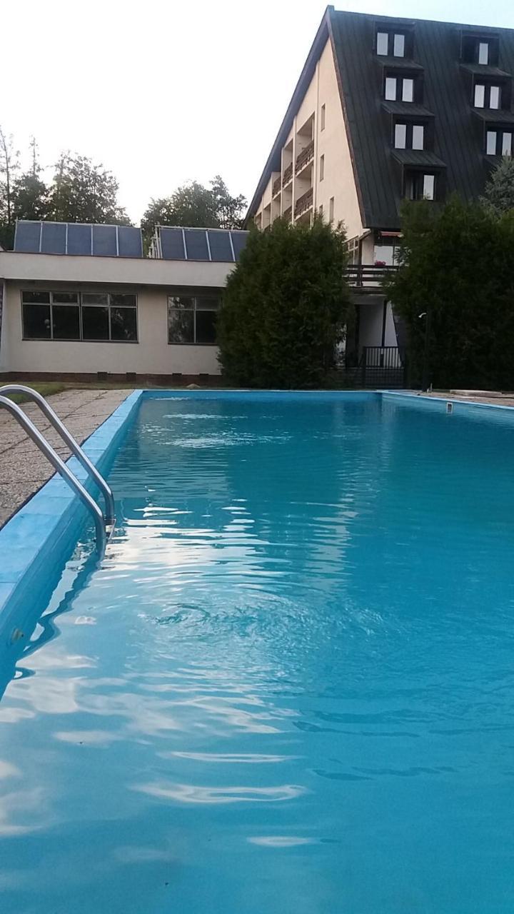 Hotel Bitov Luaran gambar